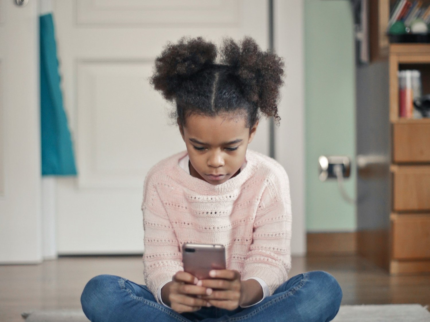 Your Smart Screen Time Guide for Summer Break
